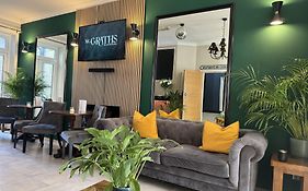 Mcgraths Hotel & Public Bar